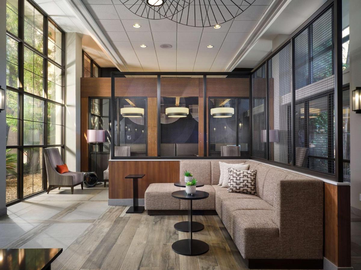 Embassy Suites by Hilton Tucson East - Housity