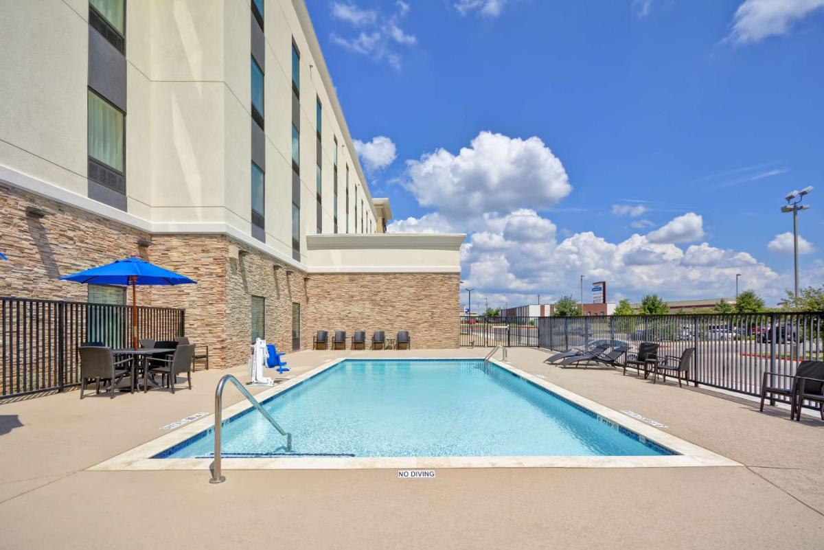 Hampton Inn Kyle - Housity