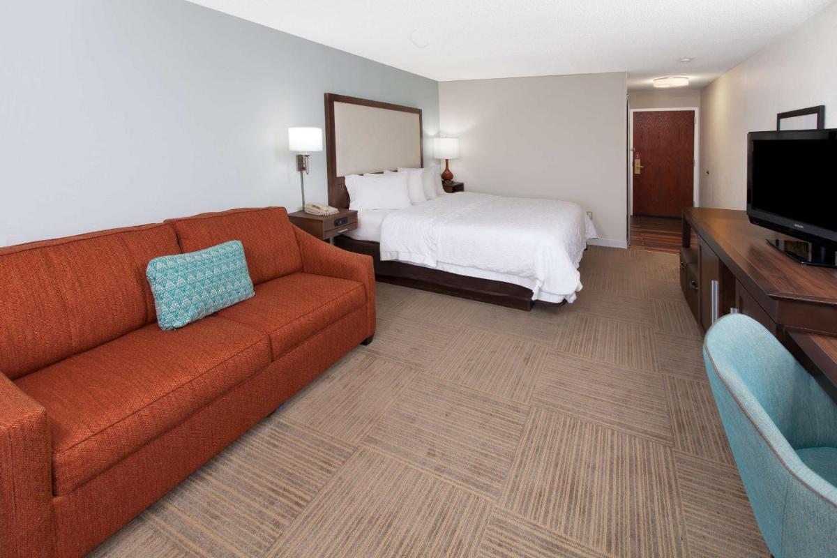 Hampton Inn Birch Run - Housity