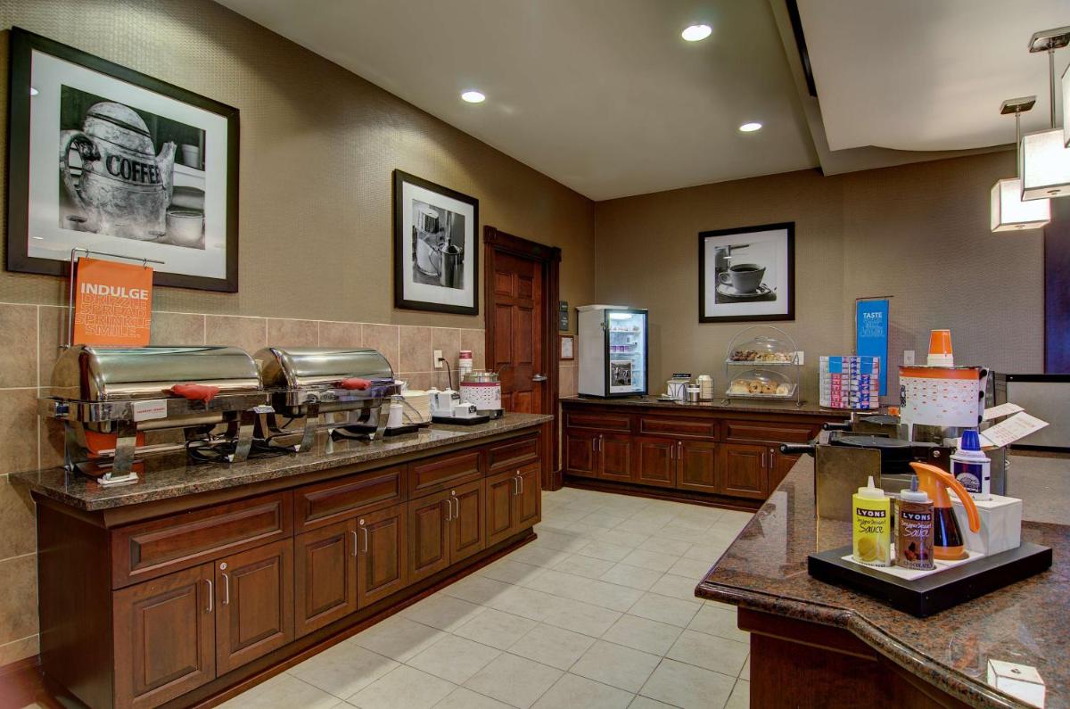 Hampton Inn & Suites Washington-Dulles International Airport - Housity
