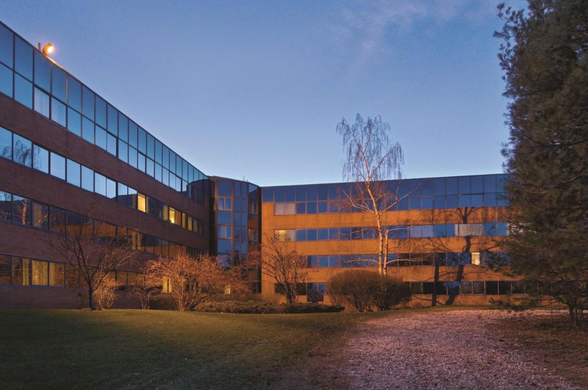 Hilton Long Island/Huntington - Housity
