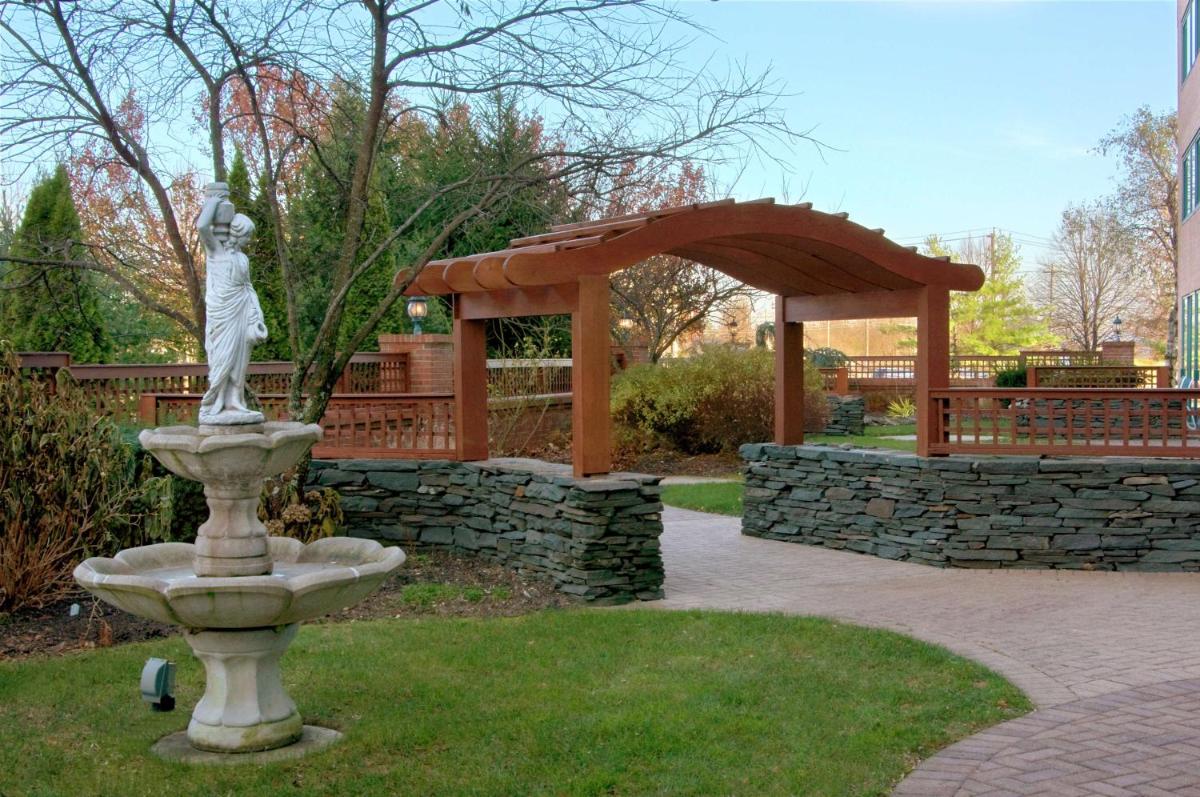 Hilton Long Island/Huntington - Housity