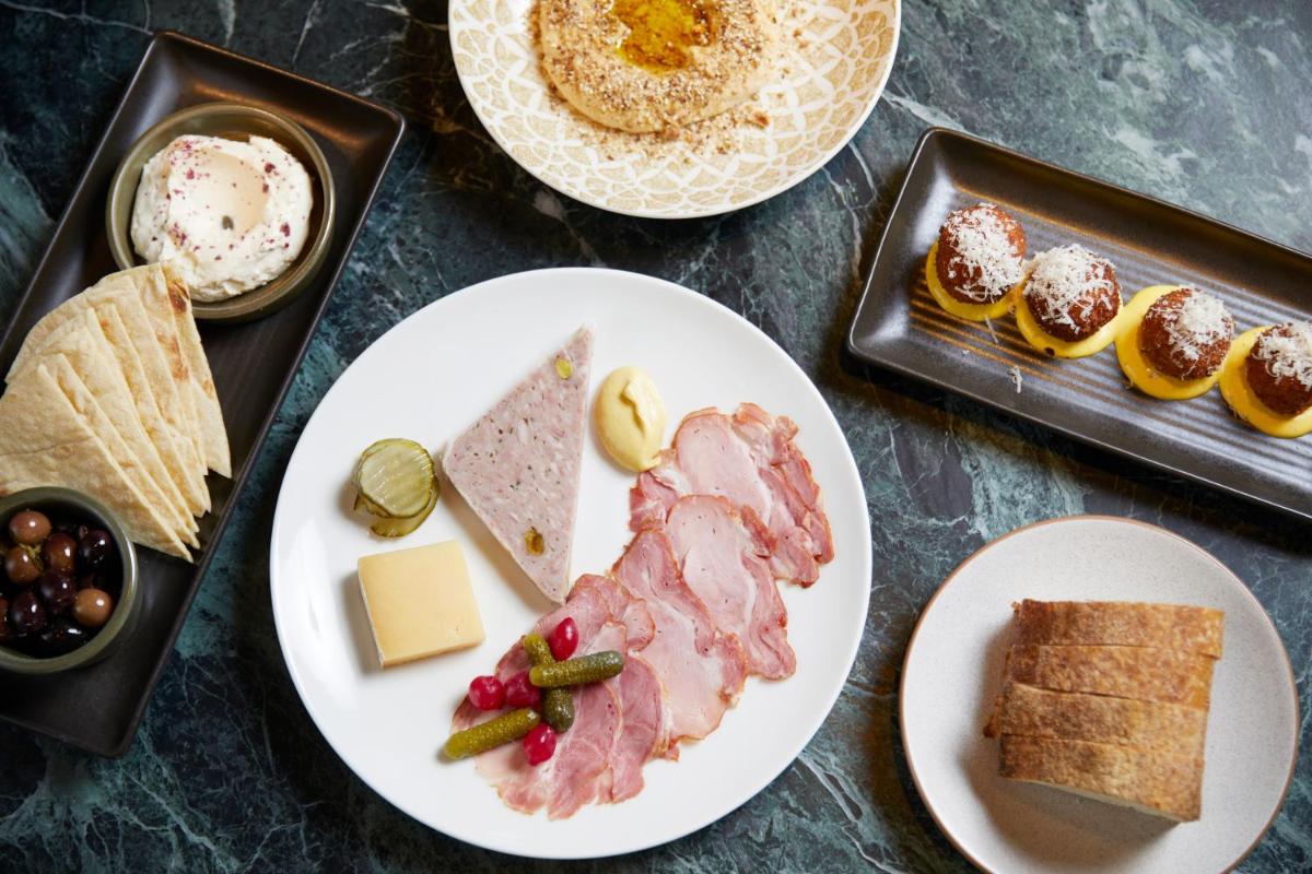 Suitetrails - Vibe Hotel Canberra