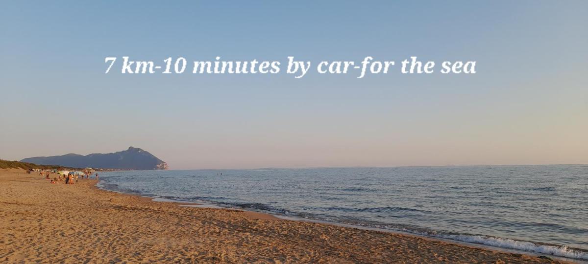 Casa con Veranda in Centro - Comodo Parcheggio e Garage Incluso - Housity