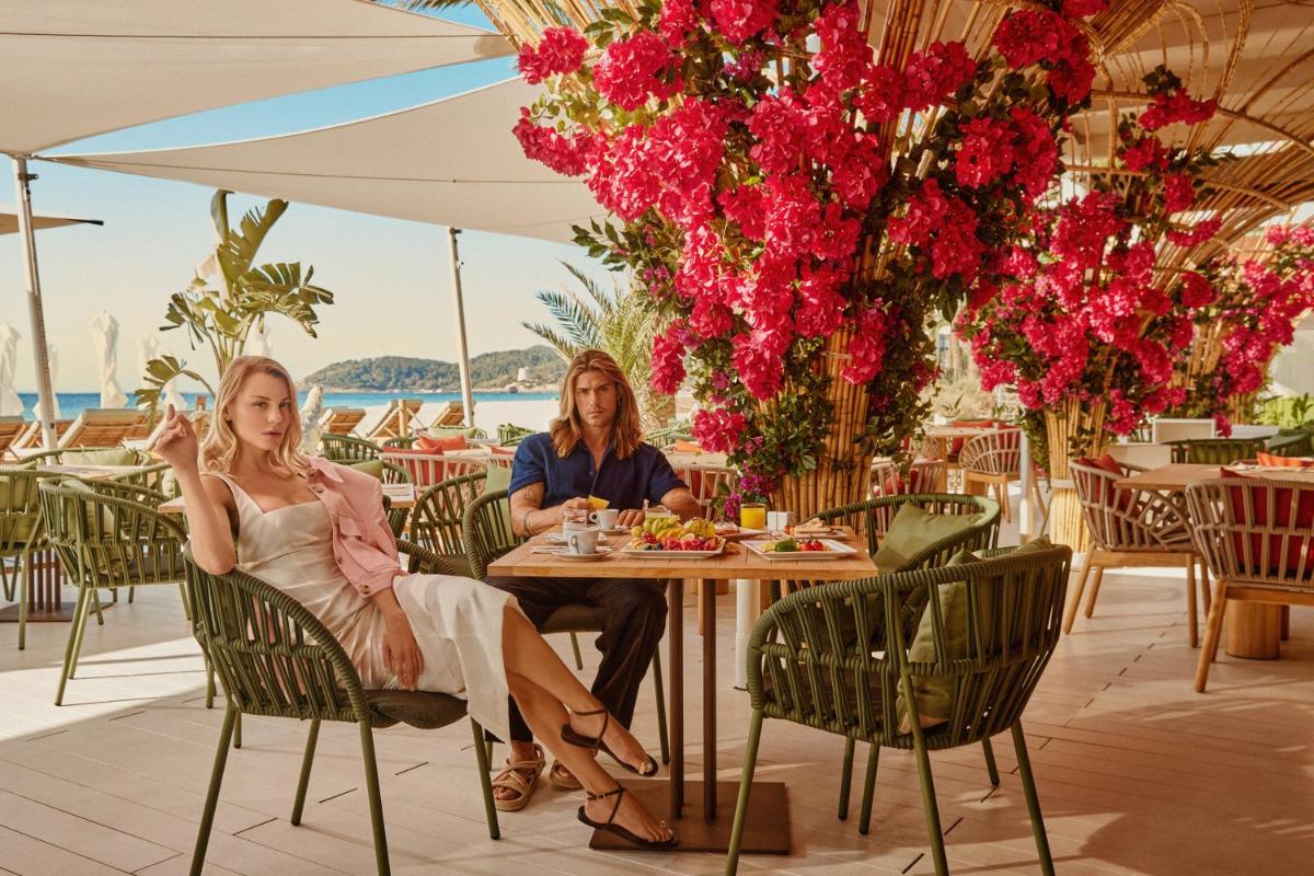 Clientes alojados en The Unexpected Ibiza Hotel - Ushuaïa Club entrance included