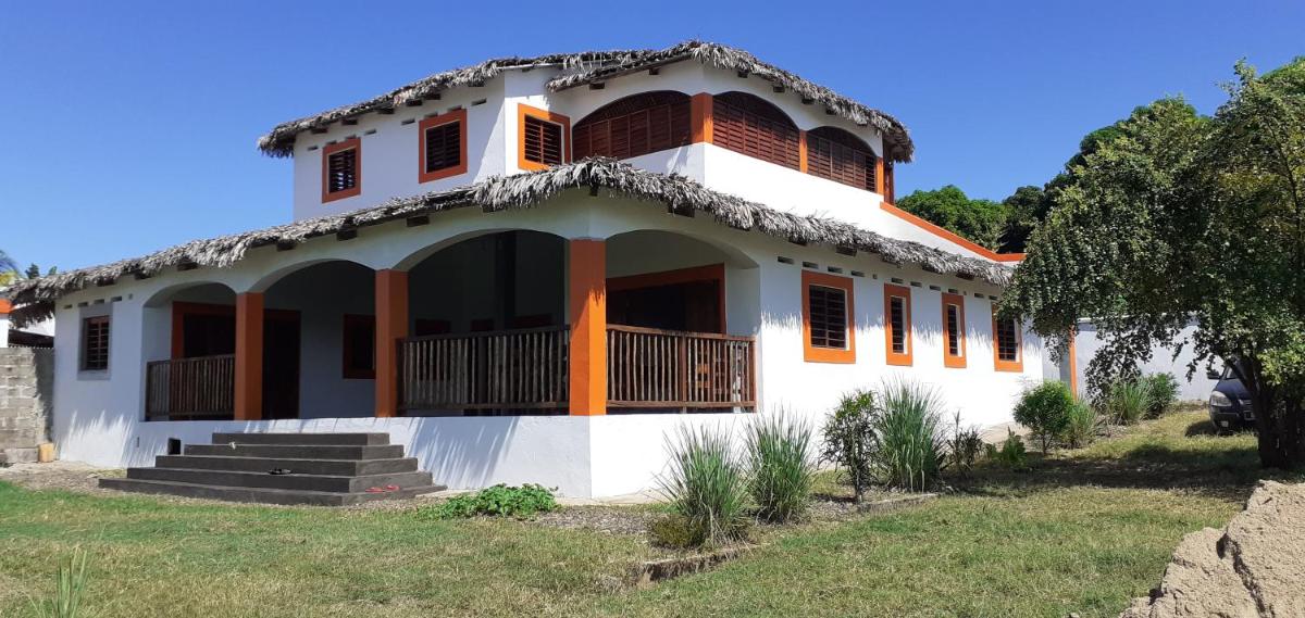 La villa blanche 1er étage TSIMAHARIVAGNA - Housity