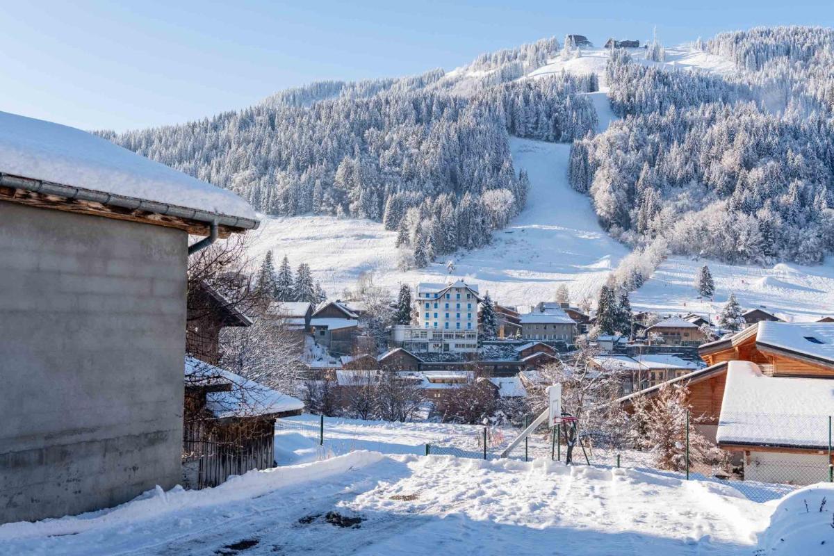 L'établissement Hôtel Les Côtes, Résidence Loisirs et Chalets en hiver