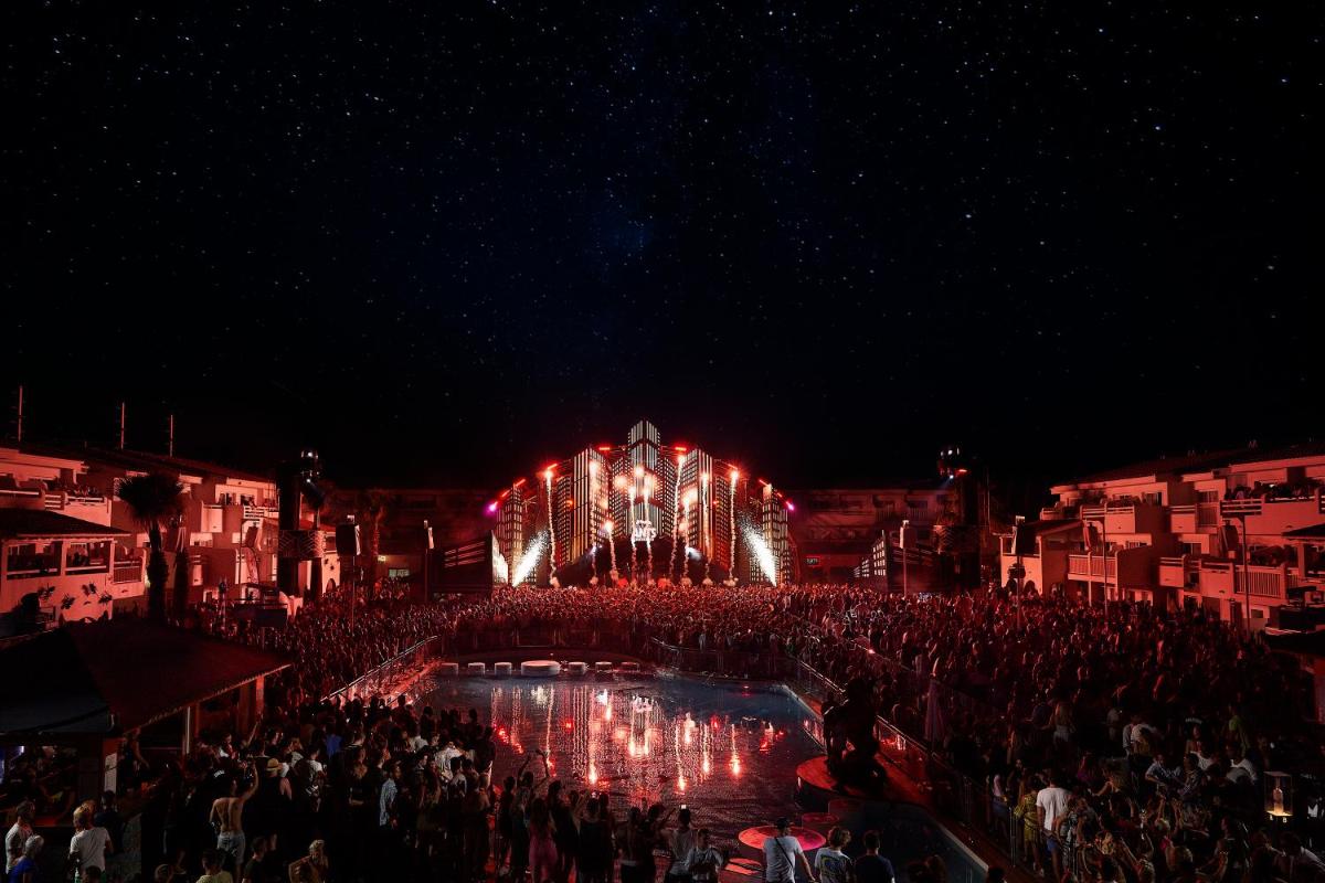 Imagen de la galería de The Unexpected Ibiza Hotel - Ushuaïa Club entrance included, en Playa d'en Bossa