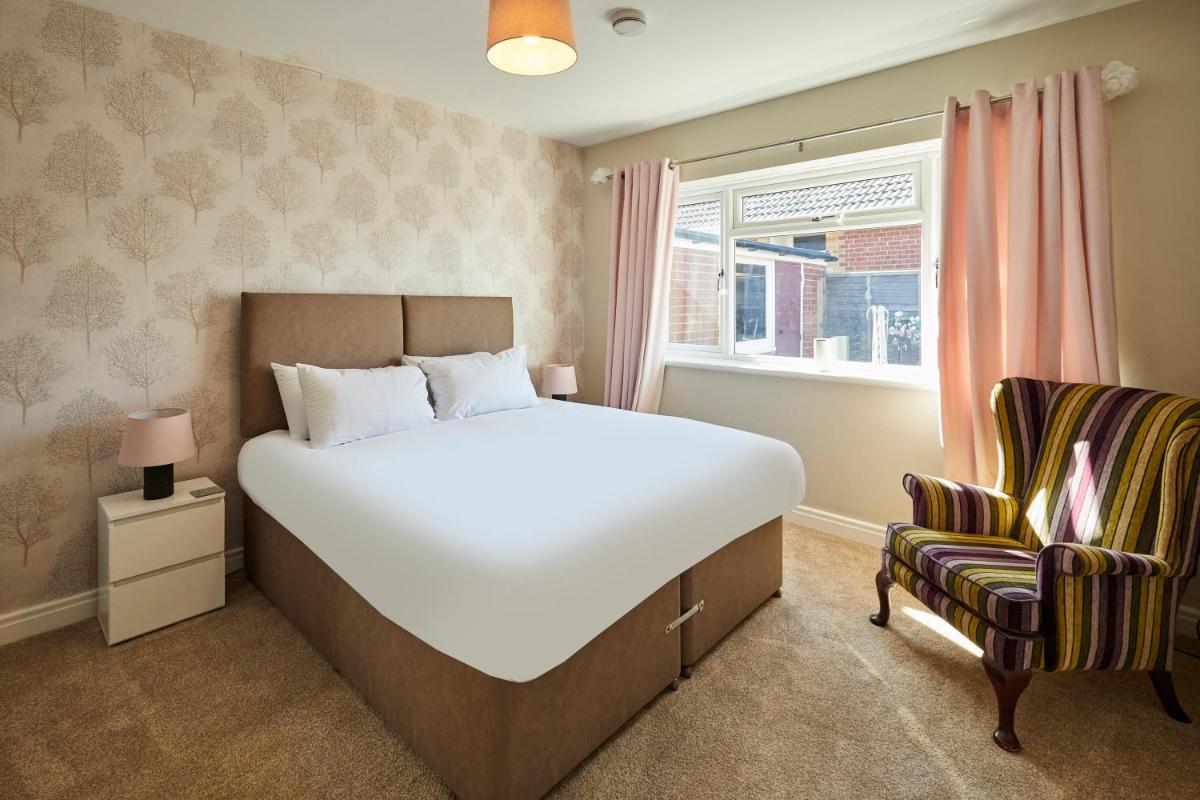 Host & Stay - White Rose - Housity