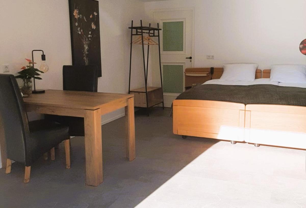 Grutsk op 12 - Housity