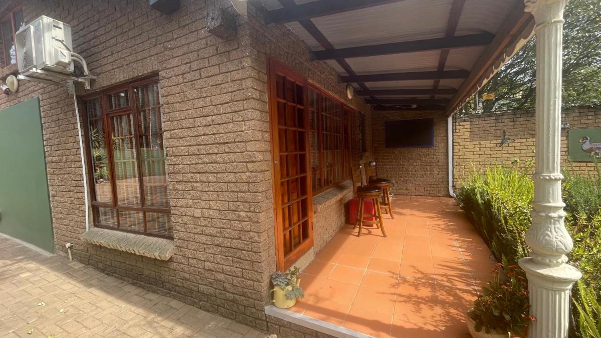 Hidden Gem Art Guesthouse , one of a kind - Housity
