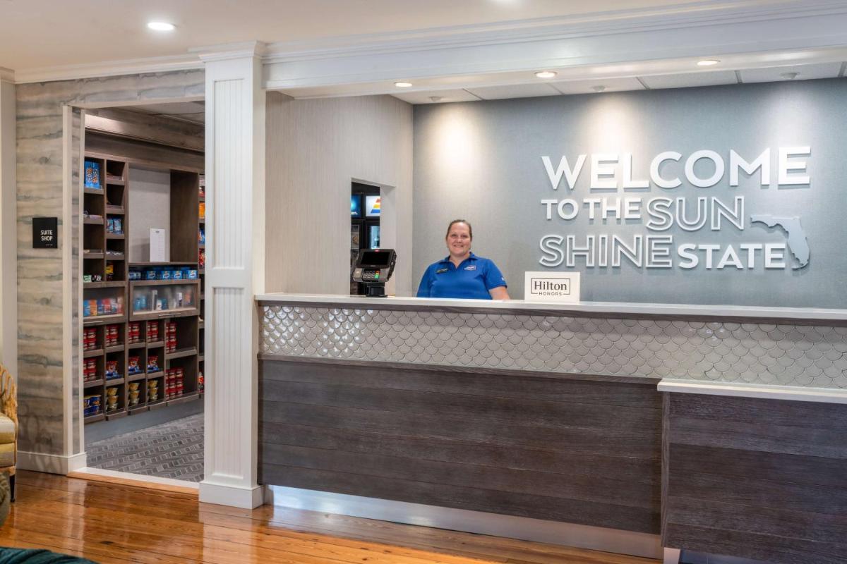 Hampton Inn & Suites Amelia Island-Historic Harbor Front - Housity