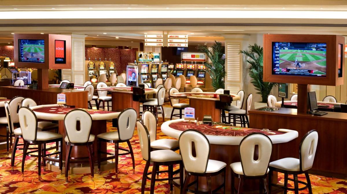 Tropicana Las Vegas a DoubleTree by Hilton Resort & Casino - Free Parking - Housity