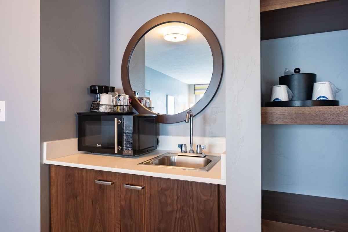 Hampton Inn & Suites Salt Lake City Airport - Housity