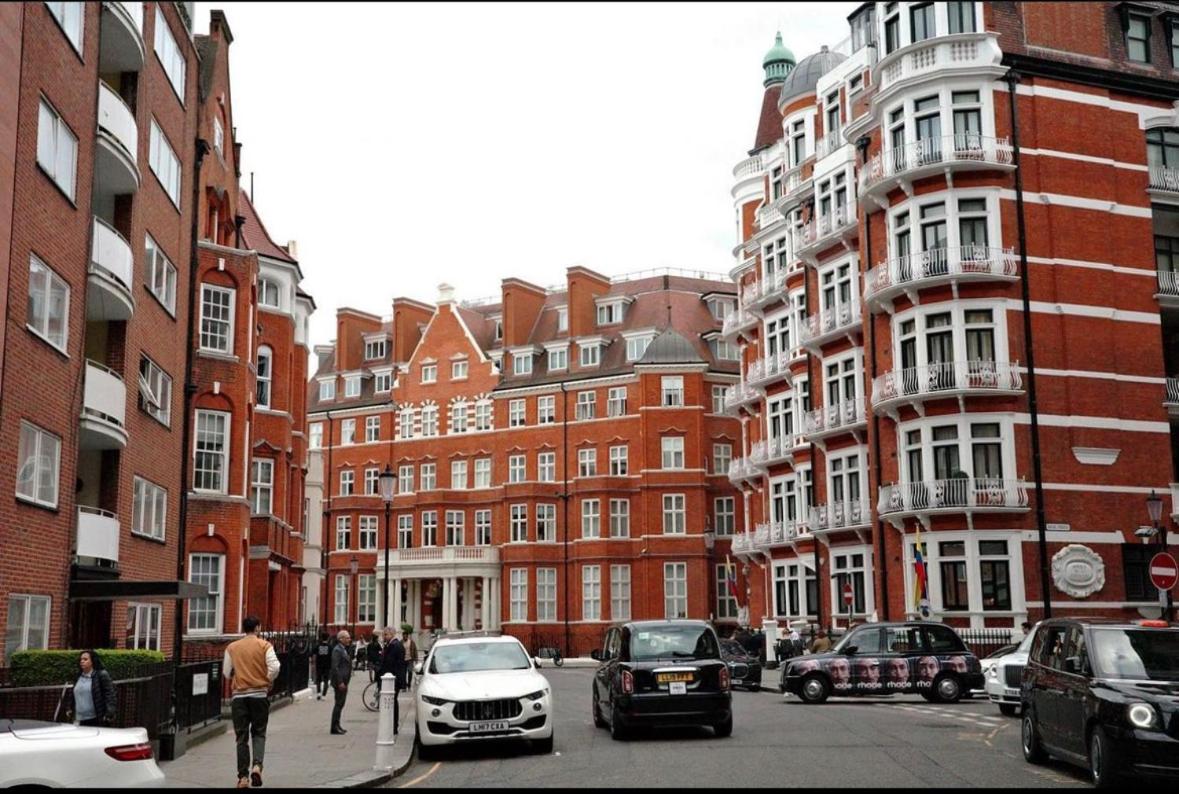 Luxury Knightsbridge apartment outside Harrods - Housity
