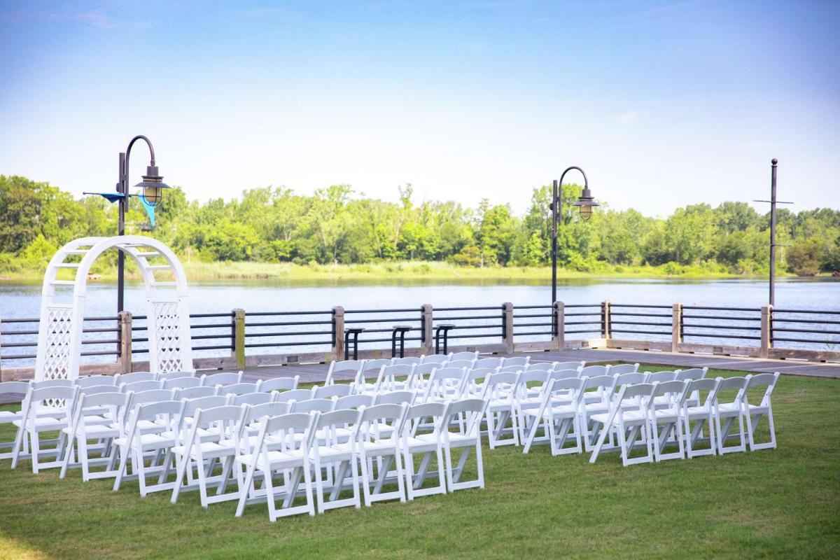 Embassy Suites By Hilton Wilmington Riverfront - Housity