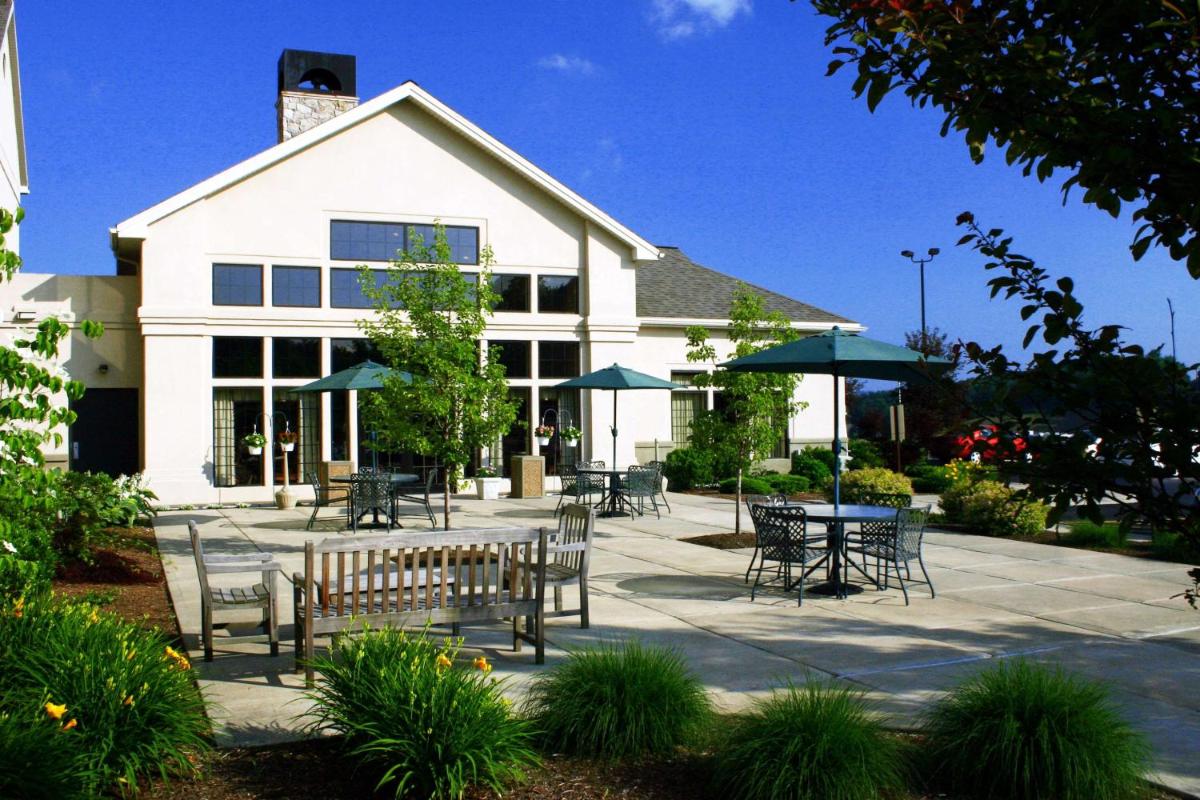 Hampton Inn & Suites Binghamton/Vestal - Housity