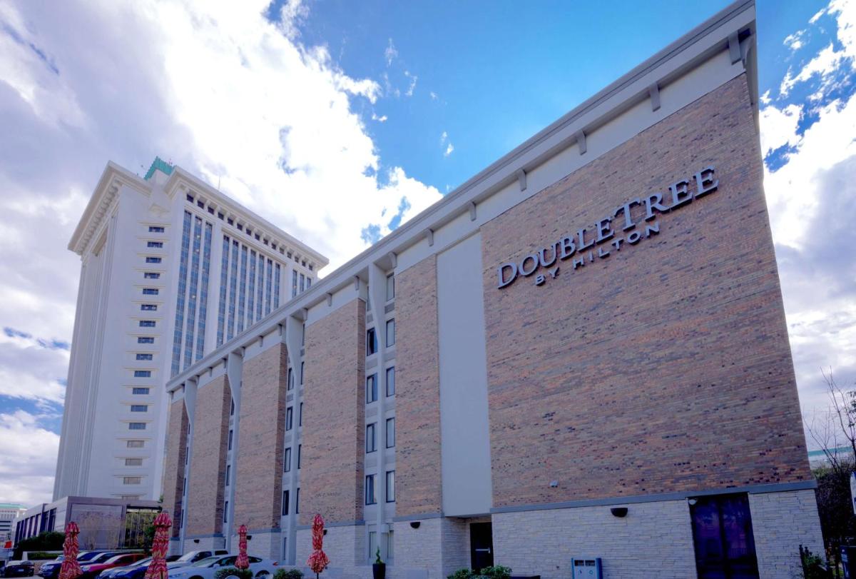 DoubleTree by Hilton Montgomery Downtown - Housity