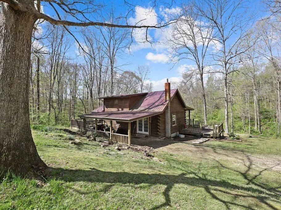 Peaceful Cabin Near Hocking Hill - Housity