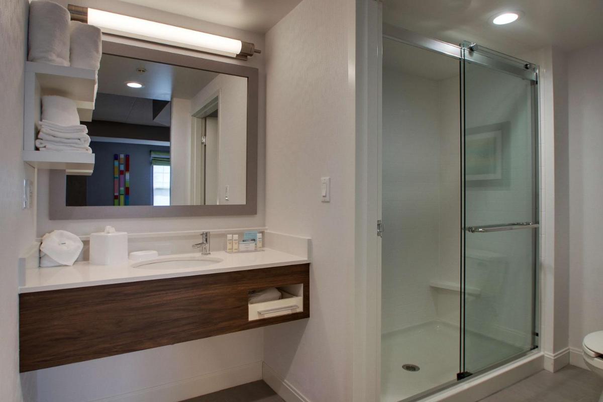 Hampton Inn & Suites Chicago/Aurora - Housity
