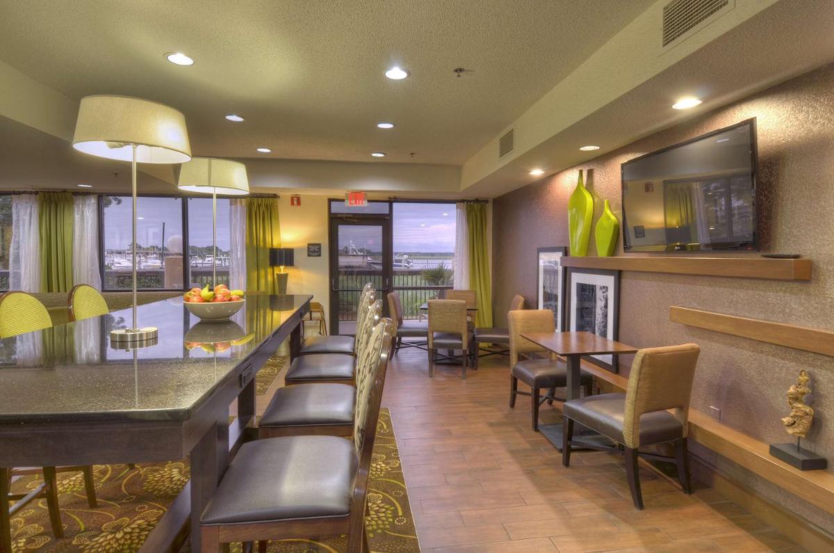 Hampton Inn Georgetown-Marina - Housity