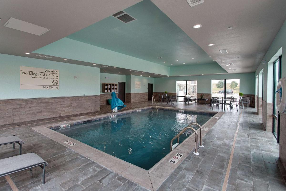 Hampton Inn & Suites-Wichita/Airport, KS - Housity