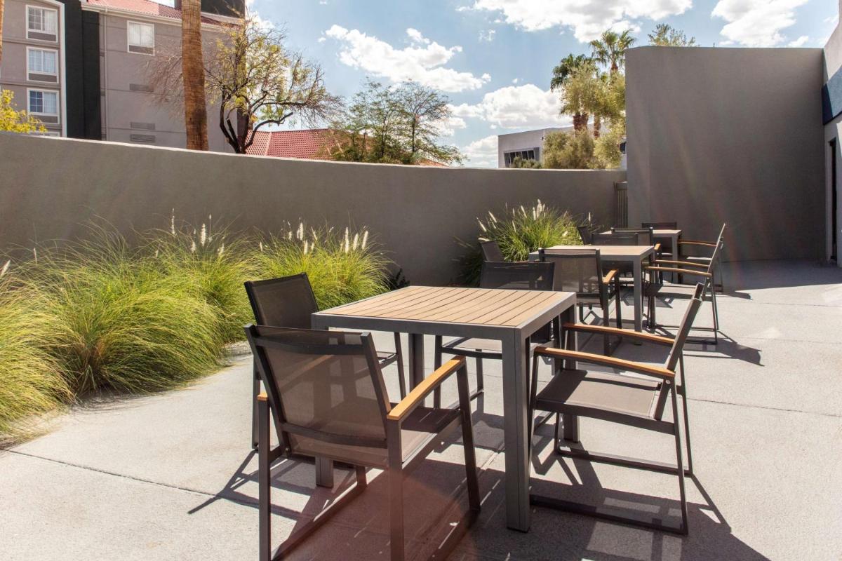 Hampton Inn Las Vegas/Summerlin - Housity