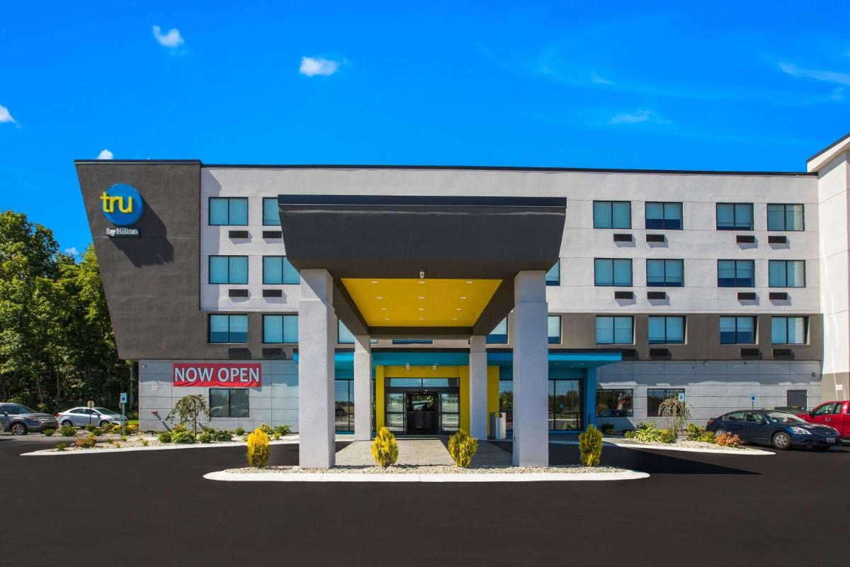 Tru By Hilton Saint Joseph - Housity