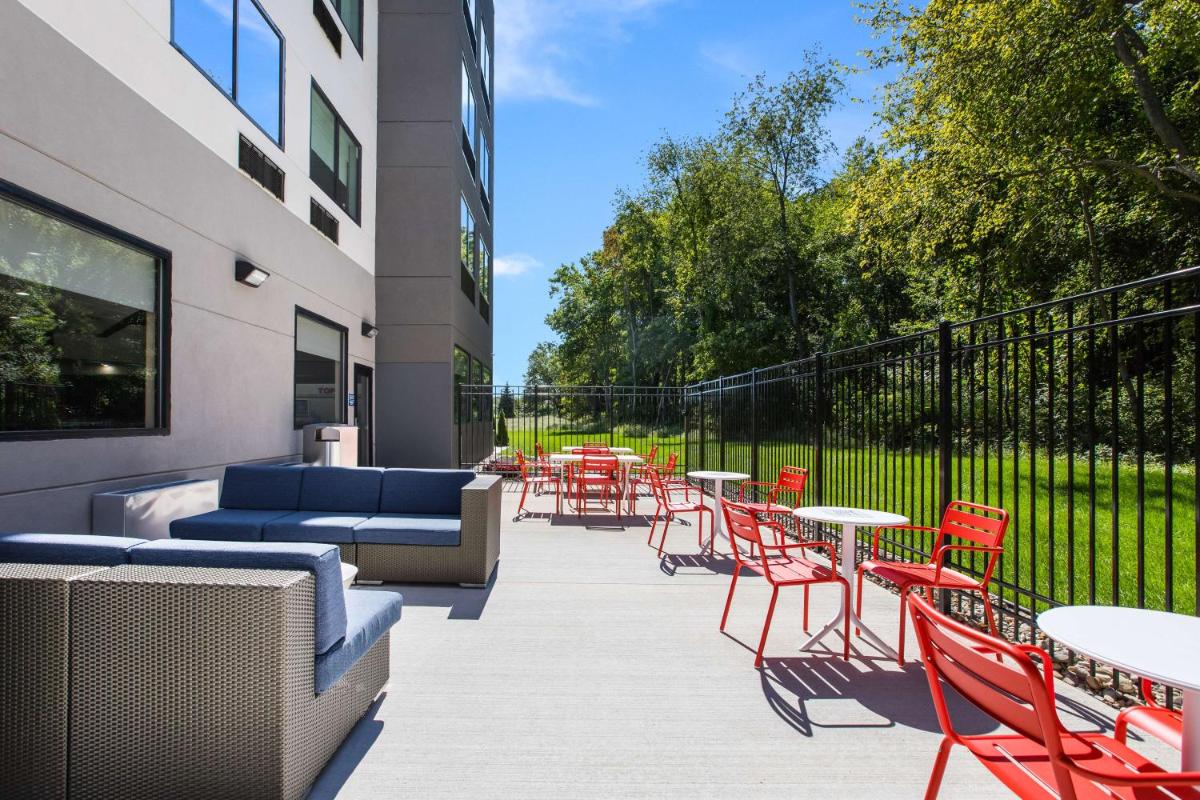 Tru By Hilton Saint Joseph - Housity
