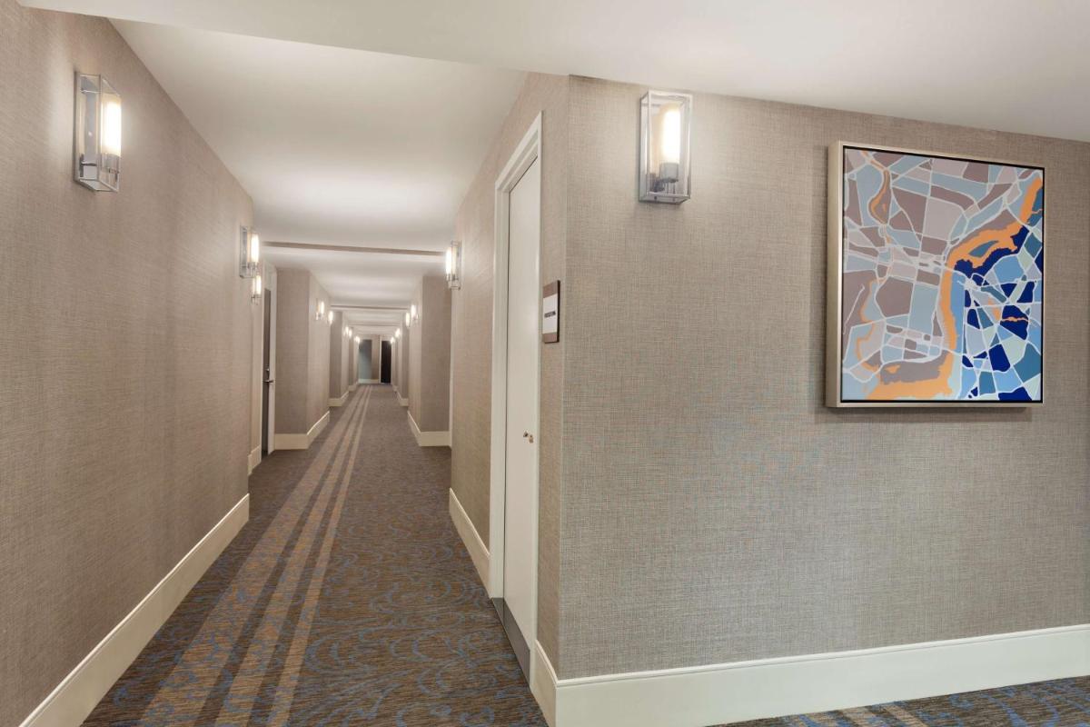 Hilton Philadelphia City Avenue - Housity