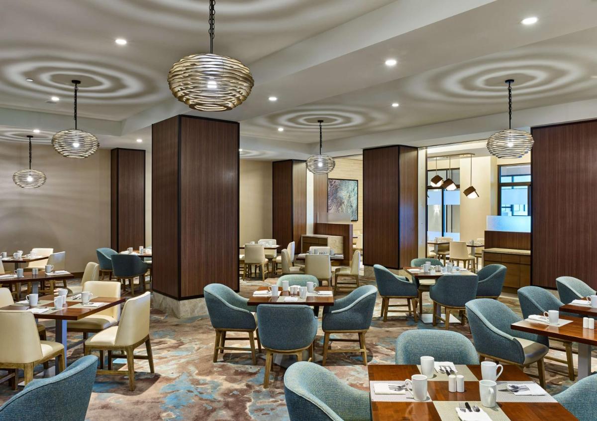 Hilton Los Angeles North-Glendale & Executive Meeting Center - Housity