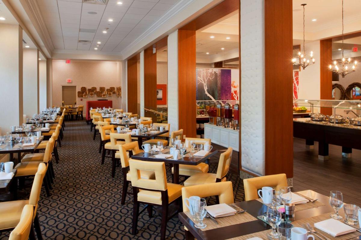 DoubleTree by Hilton Hotel St. Louis - Chesterfield - Housity
