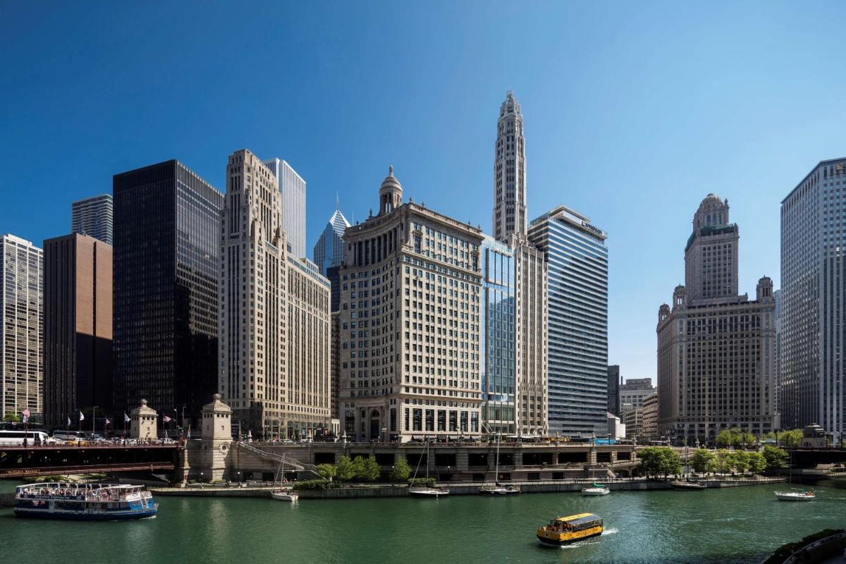 LondonHouse Chicago, Curio Collection by Hilton - Housity