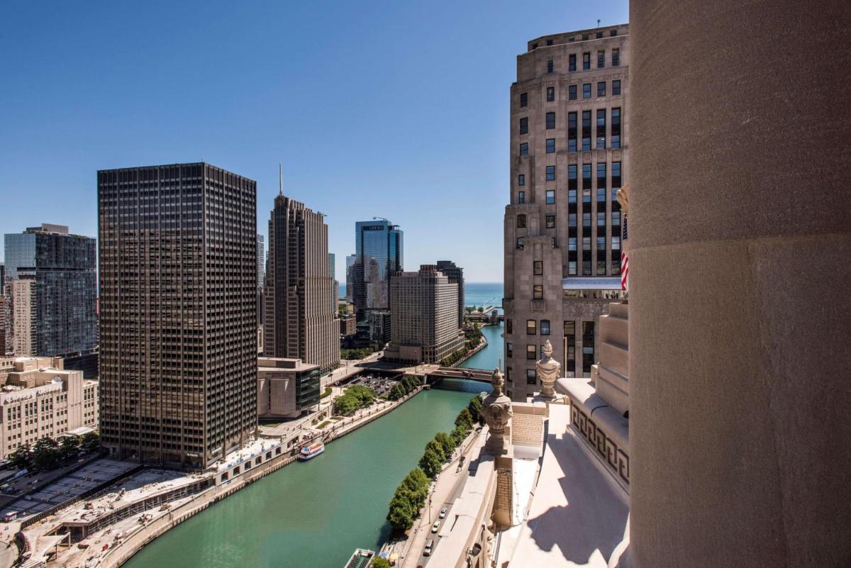 LondonHouse Chicago, Curio Collection by Hilton - Housity