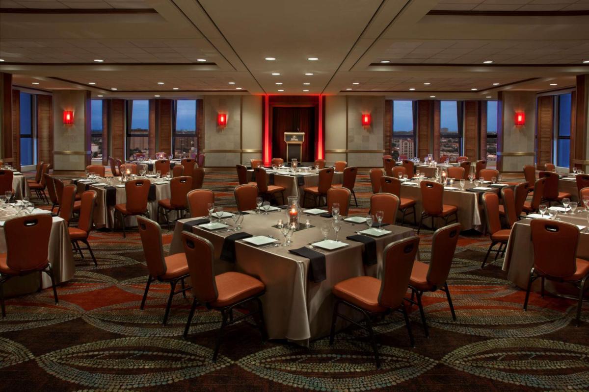 Hilton Palacio del Rio - Housity