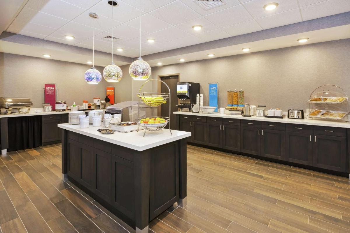 Hampton Inn Sedalia - Housity