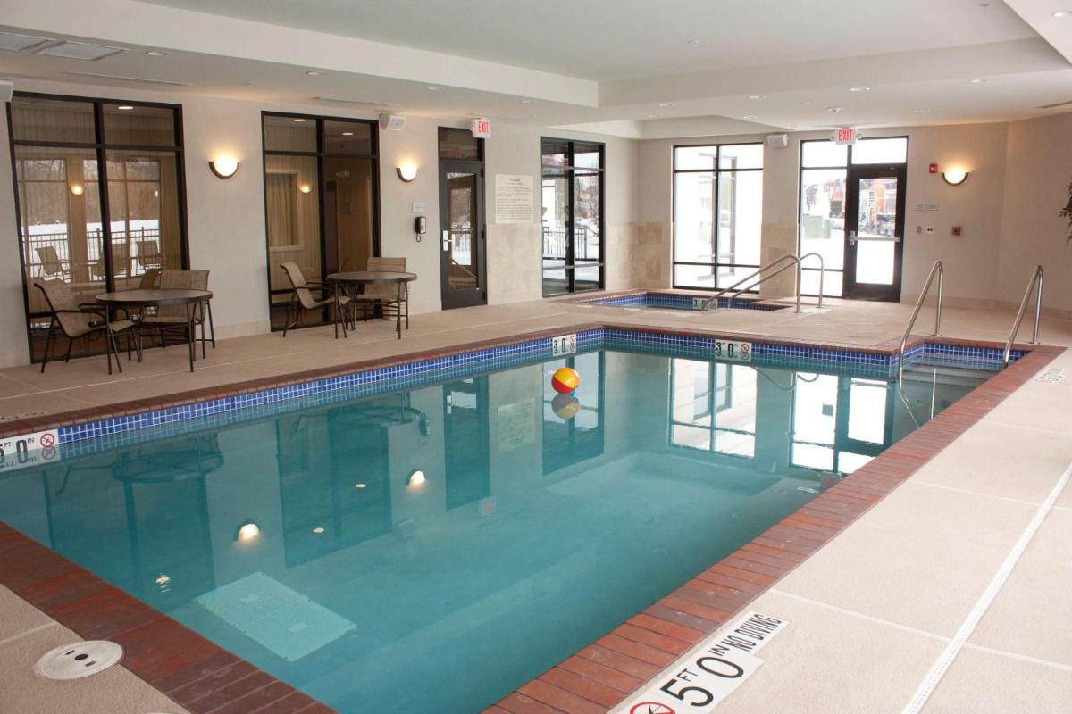 Hampton Inn - Burlington - Housity