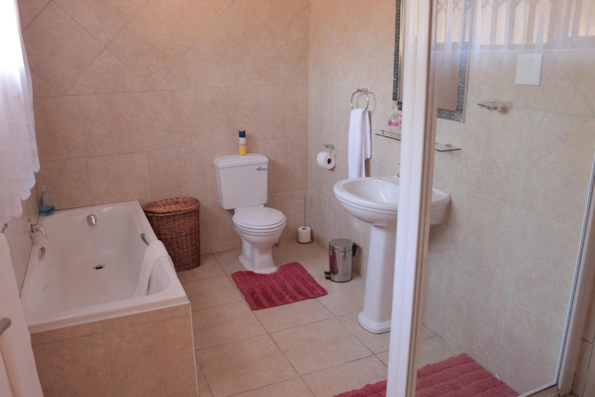Rose Petals Guest House - Housity