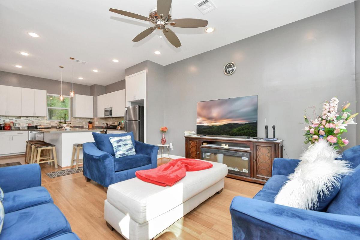 N-E-G SKAI MIDTOWN of HOUSTON - Housity