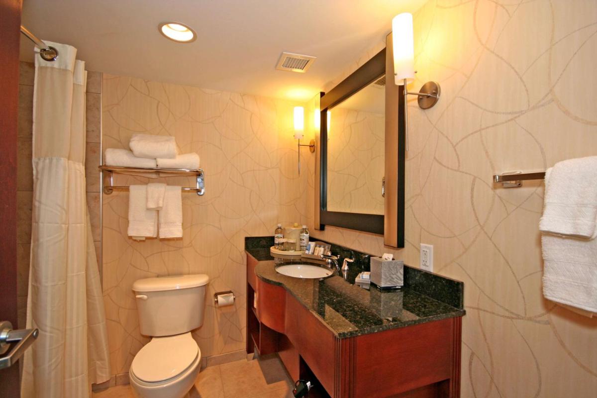 DoubleTree by Hilton Greensboro - Housity