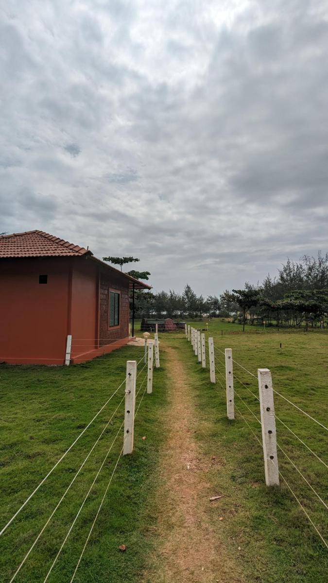 5 Mile Beach Resort - Housity