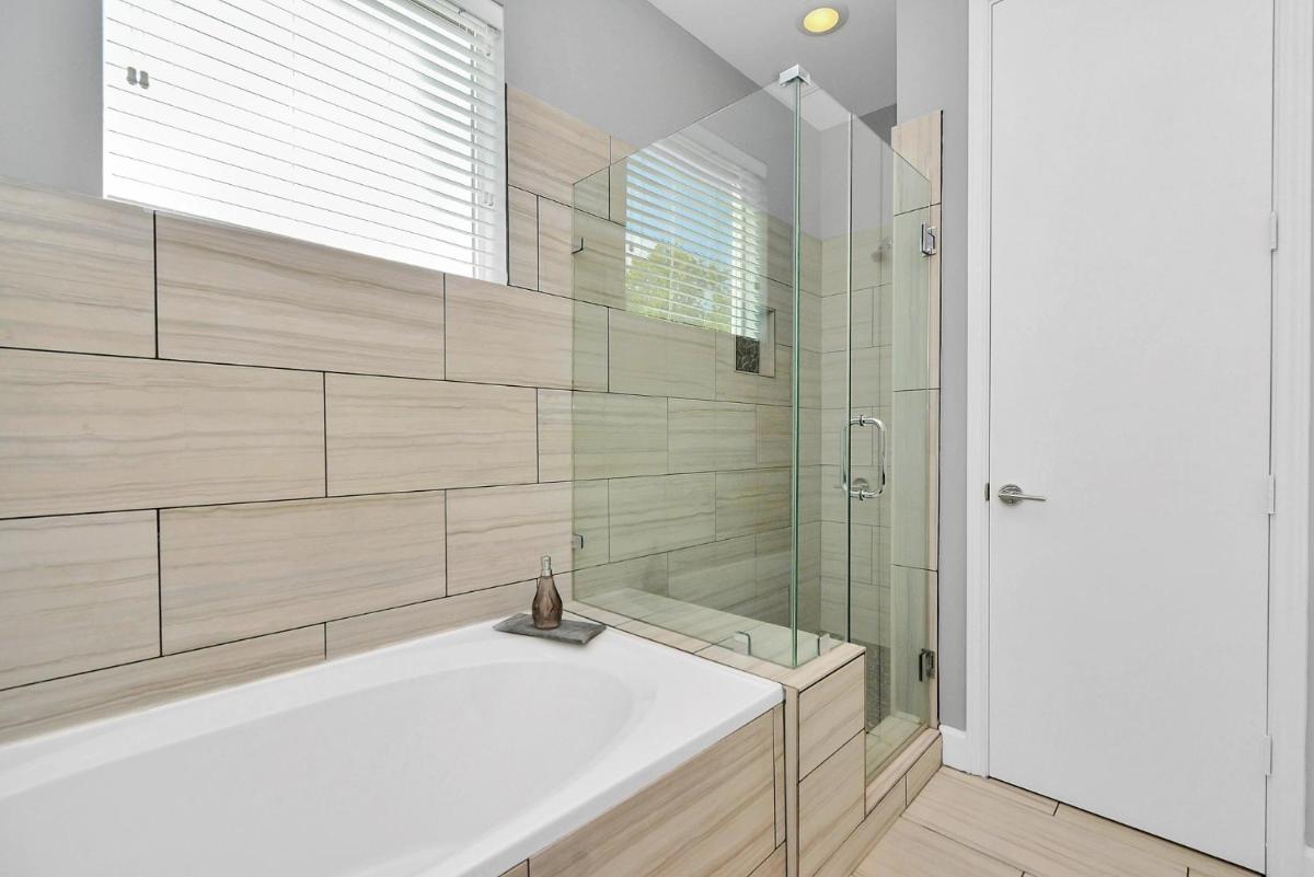 N-E-G SKAI MIDTOWN of HOUSTON - Housity