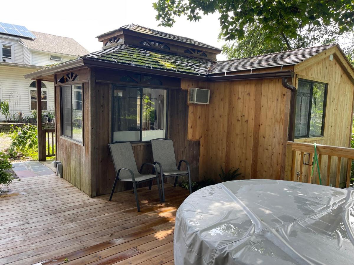 Creekside Fantasy Inn - Housity