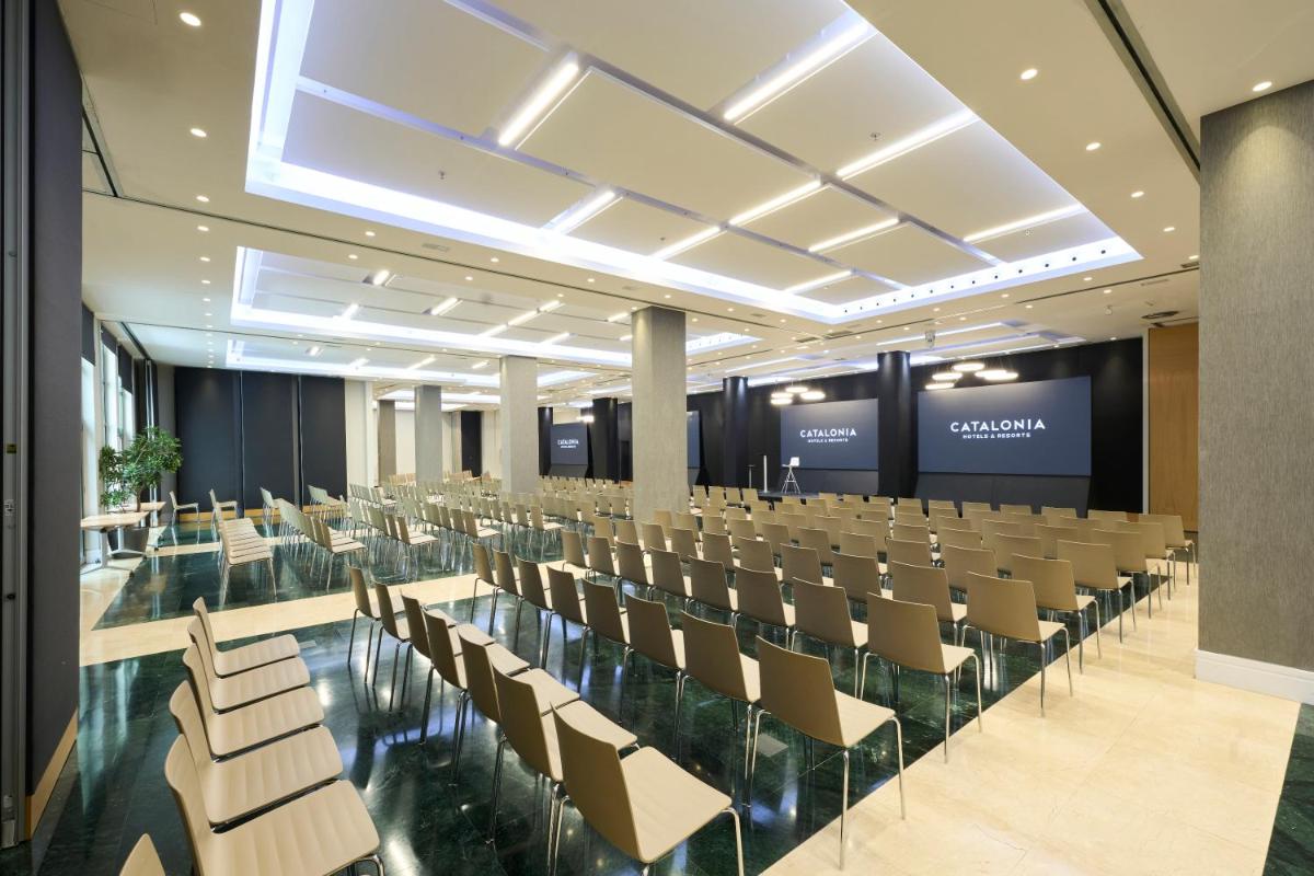 Zona business o sala de conferencias en Catalonia Ramblas 4* Sup