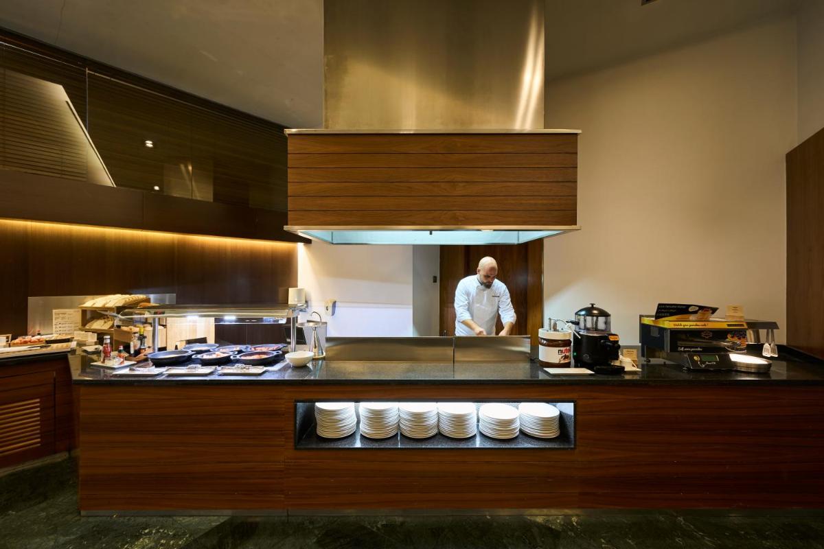 Una cocina o zona de cocina en Catalonia Ramblas 4* Sup
