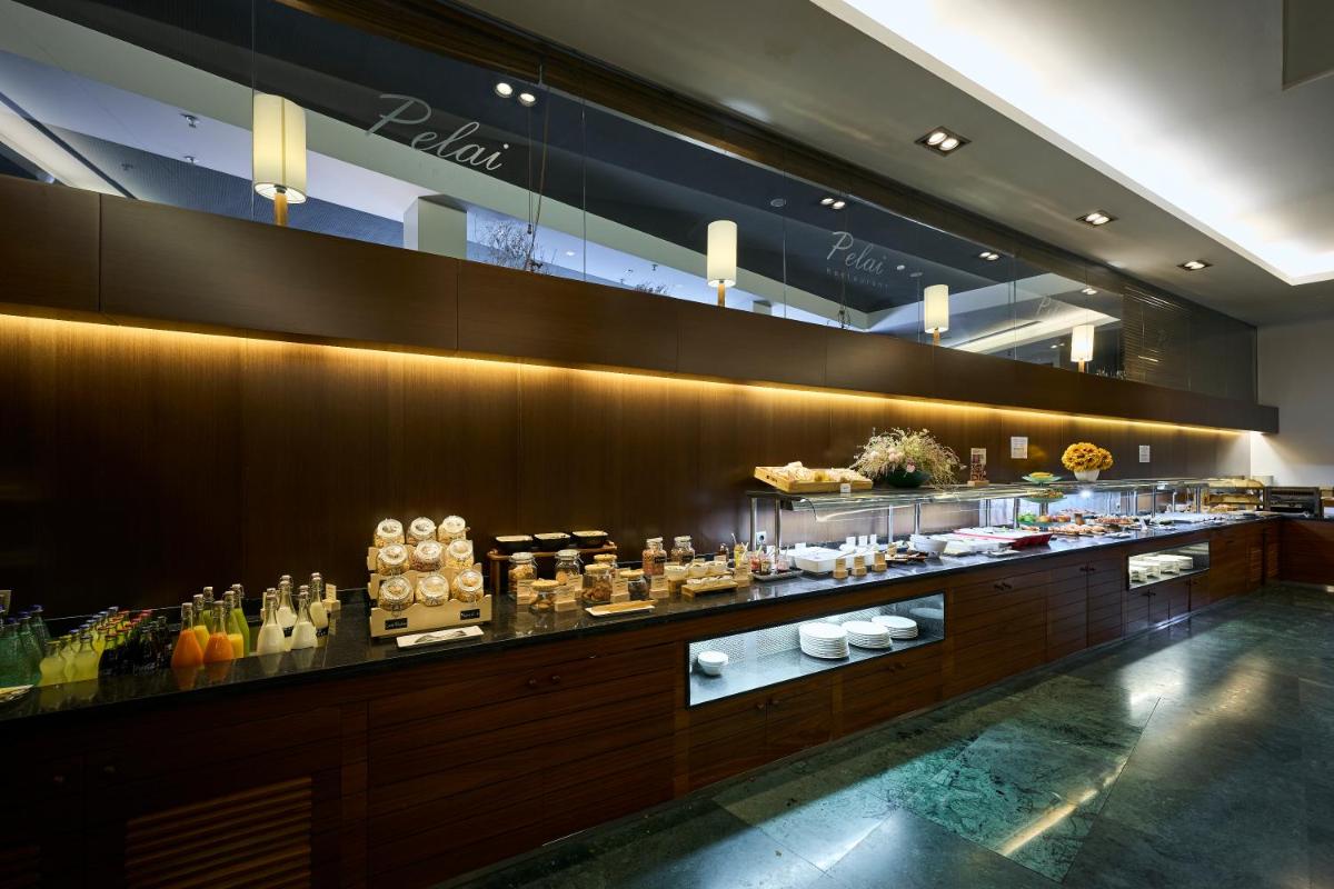 Comida en o cerca de este hotel