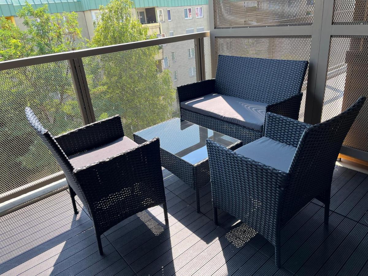 New, quiet flat next to U1, VIC, shopping mall,... - Housity