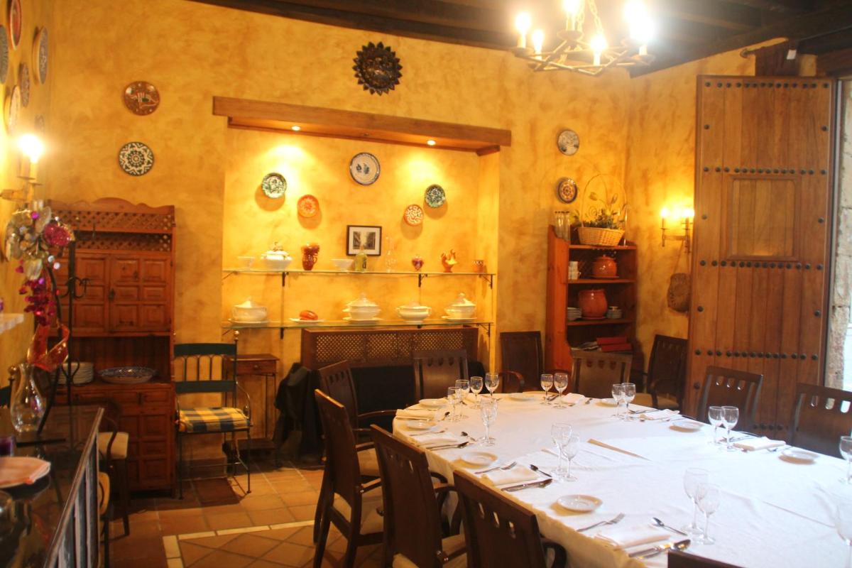 Un restaurante o sitio para comer en Hotel Palacio de Oñate