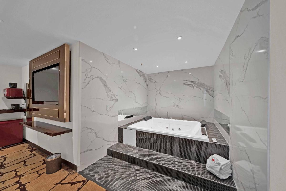 Baymont by Wyndham Anderson - Housity