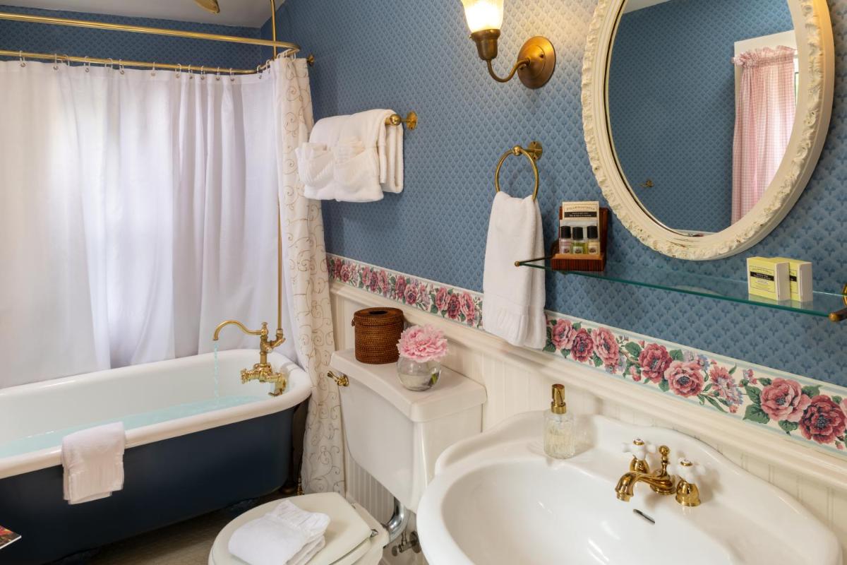 Suitetrails - The 1899 Wright Inn & Carriage House